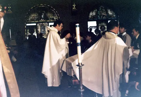 Funeral de Rudy Lozano en la iglesia de San Pío V, Pilsen, junio de 1983