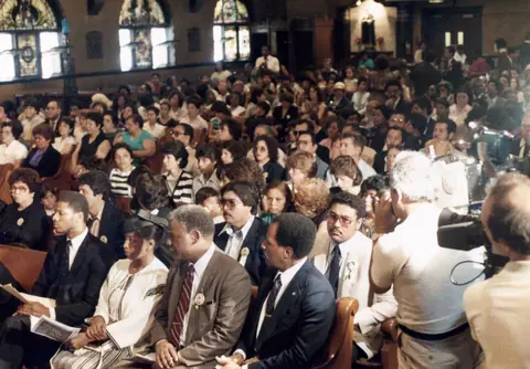 Funeral de Rudy Lozano en la iglesia de San Pío V, Pilsen, junio de 1983
