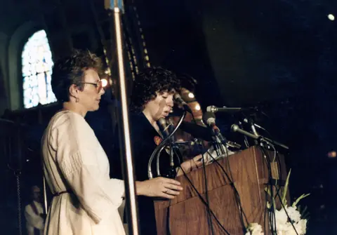 Funeral de Rudy Lozano en la iglesia de San Pío V, Pilsen, junio de 1983
