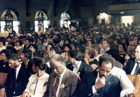 Funeral de Rudy Lozano en la iglesia de San Pío V, Pilsen, junio de 1983