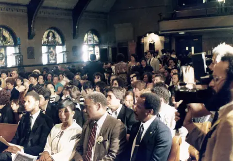 Funeral de Rudy Lozano en la iglesia de San Pío V, Pilsen, junio de 1983