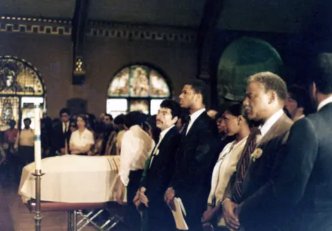 Funeral de Rudy Lozano en la iglesia de San Pío V, Pilsen, junio de 1983