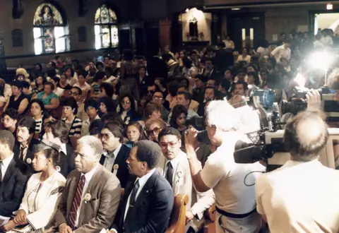 Funeral de Rudy Lozano en la iglesia de San Pío V, Pilsen, junio de 1983