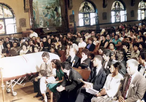 Funeral de Rudy Lozano en la iglesia de San Pío V, Pilsen, junio de 1983