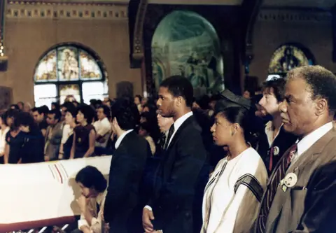 Funeral de Rudy Lozano en la iglesia de San Pío V, Pilsen, junio de 1983