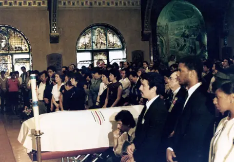 Funeral de Rudy Lozano en la iglesia de San Pío V, Pilsen, junio de 1983