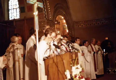 Funeral de Rudy Lozano en la iglesia de San Pío V, Pilsen, junio de 1983