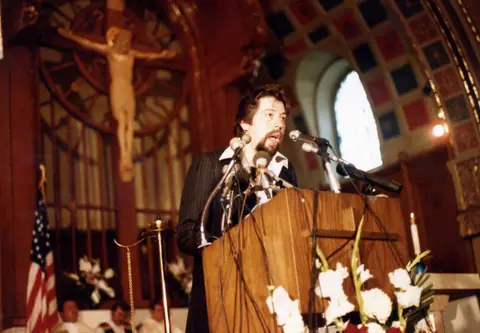 Funeral de Rudy Lozano en la iglesia de San Pío V, Pilsen, junio de 1983