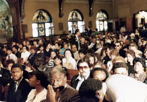 Funeral de Rudy Lozano en la iglesia de San Pío V, Pilsen, junio de 1983