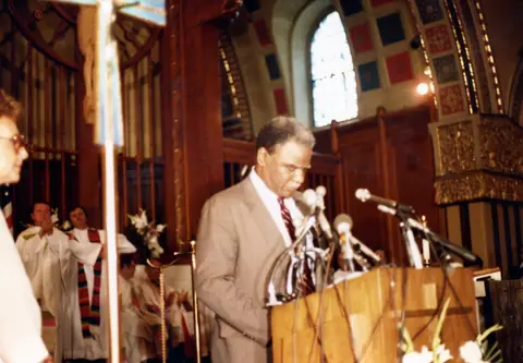 Funeral de Rudy Lozano en la iglesia de San Pío V, Pilsen, junio de 1983
