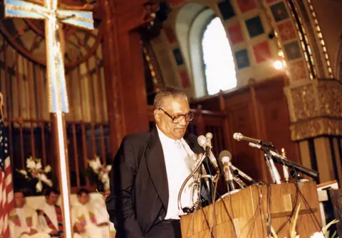 Funeral de Rudy Lozano en la iglesia de San Pío V, Pilsen, junio de 1983