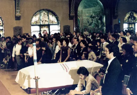 Funeral de Rudy Lozano en la iglesia de San Pío V, Pilsen, junio de 1983