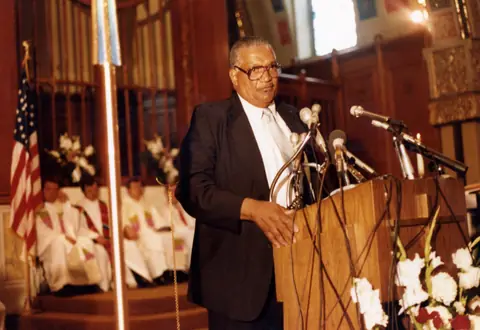 Funeral de Rudy Lozano en la iglesia de San Pío V, Pilsen, junio de 1983