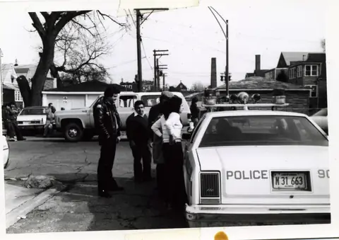 Policía de Chicago en una marcha en Pilsen