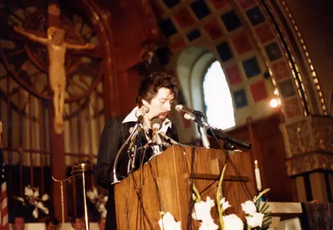 Funeral de Rudy Lozano en la iglesia de San Pío V, Pilsen, junio de 1983