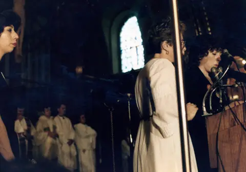 Funeral de Rudy Lozano en la iglesia de San Pío V, Pilsen, junio de 1983