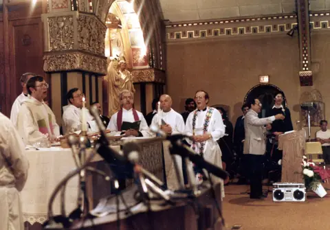 Funeral de Rudy Lozano en la iglesia de San Pío V, Pilsen, junio de 1983