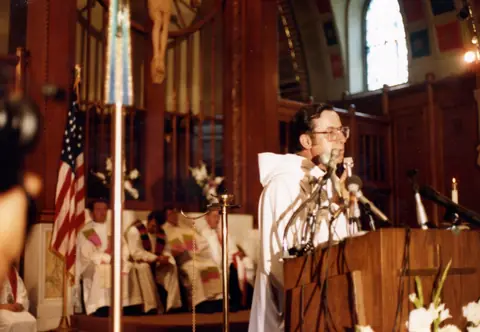 Funeral de Rudy Lozano en la iglesia de San Pío V, Pilsen, junio de 1983