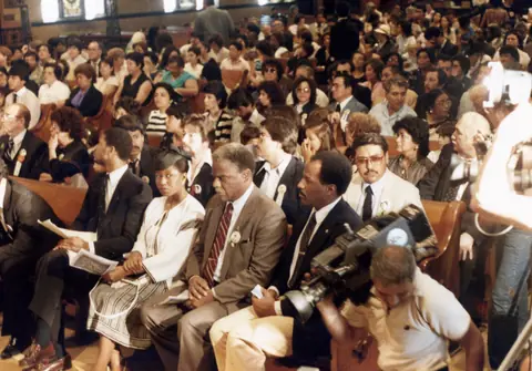 Funeral de Rudy Lozano en la iglesia de San Pío V, Pilsen, junio de 1983